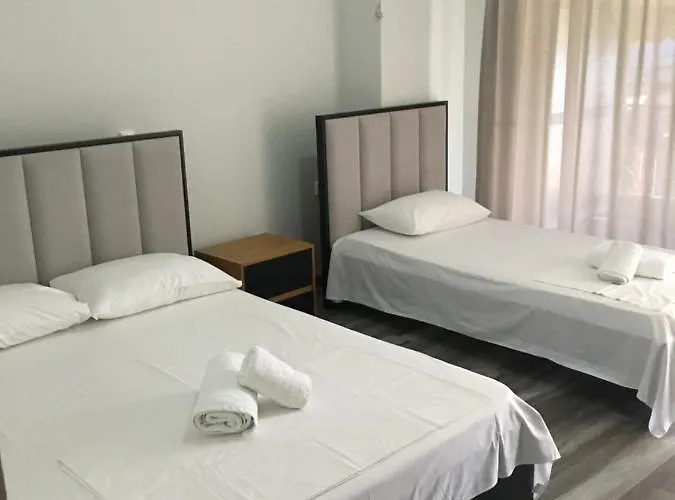 מלון Irini Boutique Rooms!!! 3*