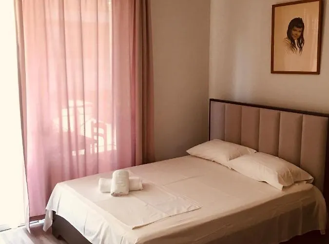 מלון Irini Boutique Rooms!!! הימארה