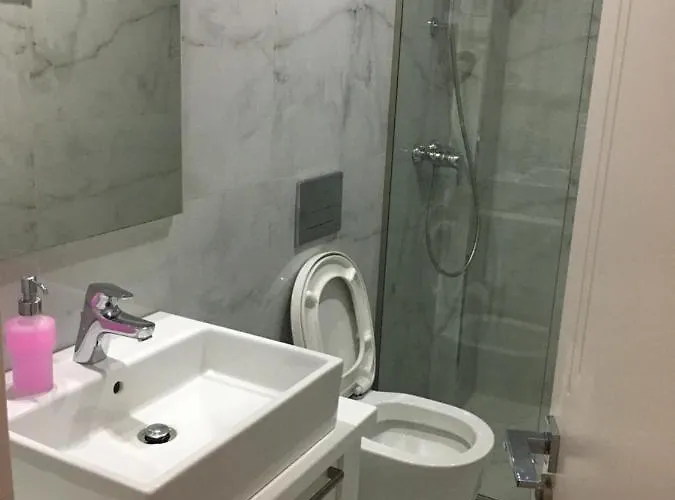 מלון Irini Boutique Rooms!!! 3*