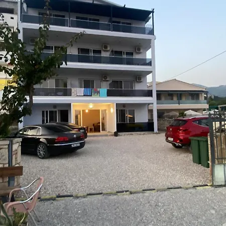 Irini Boutique Rooms!!! ホテル