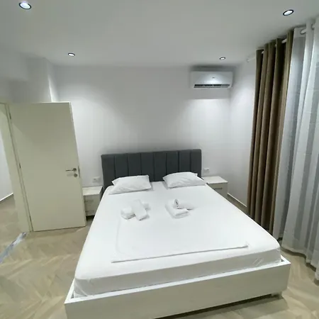 Irini Boutique Rooms!!! ホテル