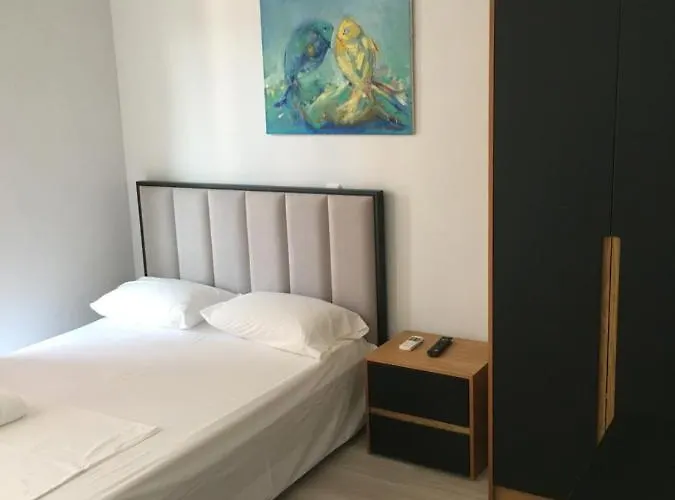 酒店 Irini Boutique Rooms!!! 3*